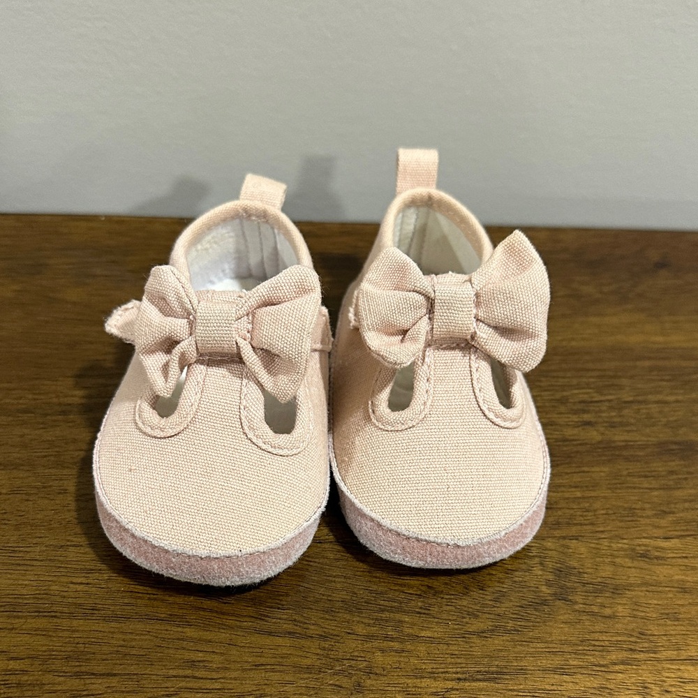 Carter’s Charming Bow Baby Walker Shoes in Soft Pink size 3-6 months